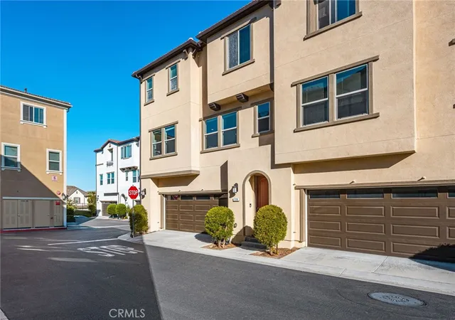 Photo 3 of Condo for sale at 114 High Meadow, Lake Forest, CA 92610 | MLS# OC26197593 | Listing updated on 2026-10-09