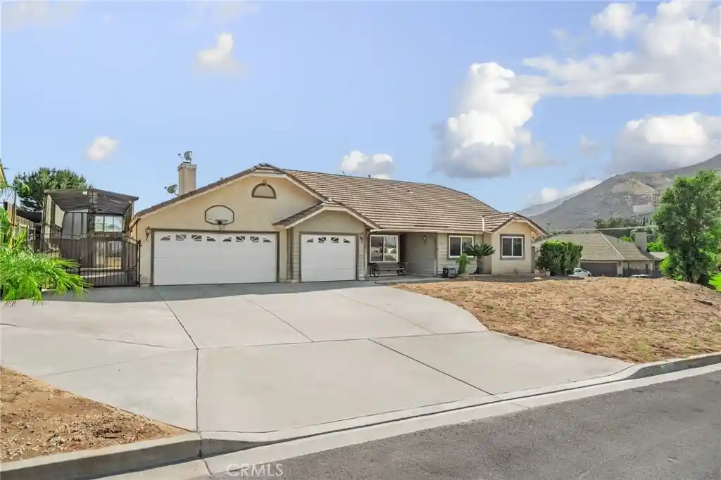 Photo 1 of Single family home for sale at 6736 Brenton St, Jurupa Valley, CA 92509 | MLS# OC26201469 | Listing updated on 2026-10-24