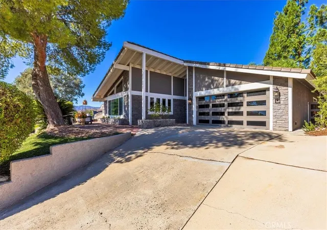Photo 4 of Single family home for sale at 30393 Early Round, Canyon Lake, CA 92587 | MLS# SW26201778 | Listing updated on 2026-09-27