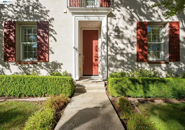 Photo 3 of Single family home for sale at 2229 Maidenhair Way, San Ramon, CA 94582 | MLS# 41148299 | Listing updated on 2026-10-09