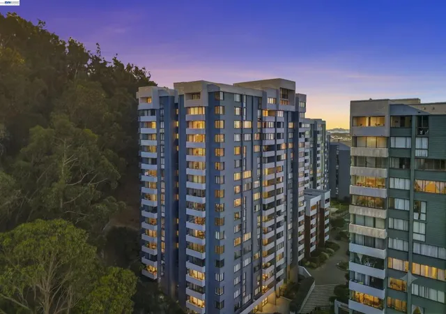 Condo for sale at 555 Pierce St #522, Albany, CA 94706 | MLS# 41148306