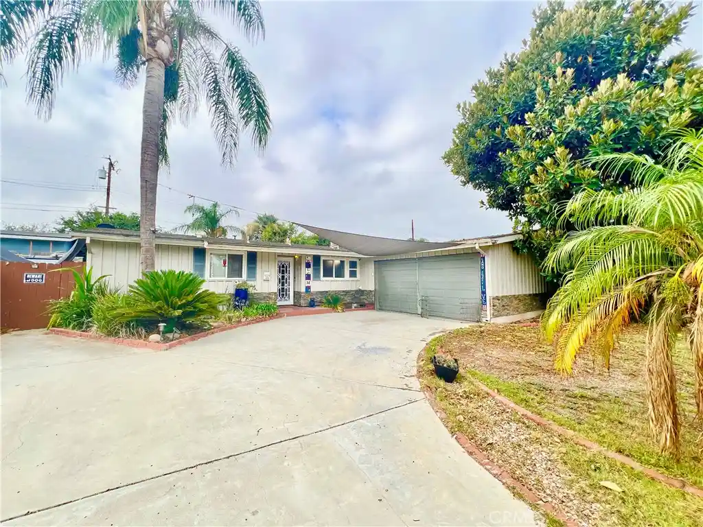 Single family home for sale at 928 Bluecrest St, Corona, CA 92882 | MLS# IV26197360