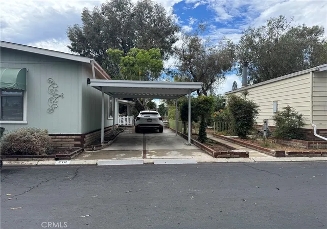 Photo 2 of Manufactured home for sale at 1919 Coronet Ave #218, Anaheim, CA 92801 | MLS# CV26202109 | Listing updated on 2026-09-28