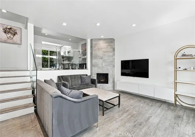 Photo 3 of Townhouse for sale at 7100 Balboa Blvd #807, Van Nuys, CA 91406 | MLS# SR26201395 | Listing updated on 2026-10-05