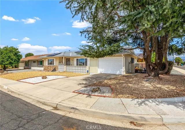 Photo 2 of Single family home for sale at 1400 Teakwood, Hemet, CA 92543 | MLS# SW26201001 | Listing updated on 2026-09-16