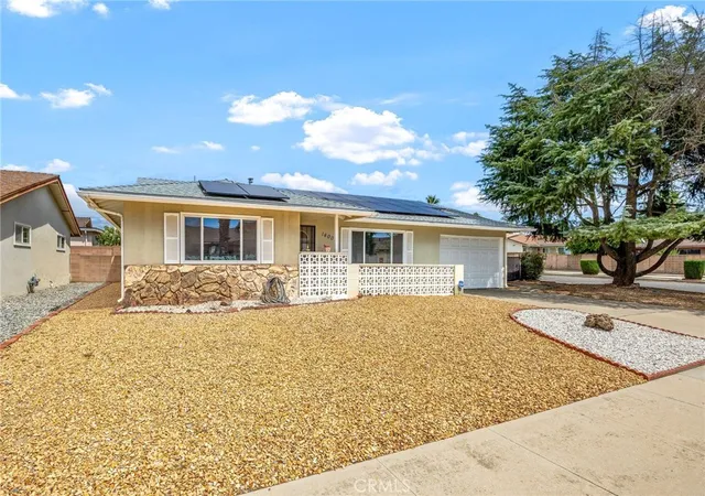 Photo 3 of Single family home for sale at 1400 Teakwood, Hemet, CA 92543 | MLS# SW26201001 | Listing updated on 2026-09-16
