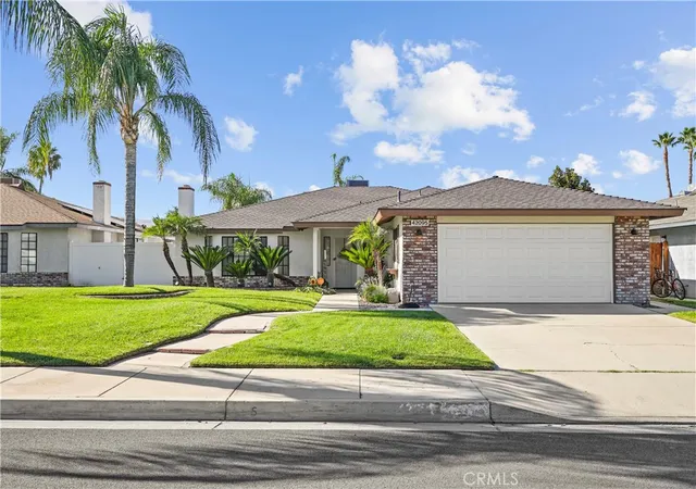 Photo 2 of Single family home for sale at 42095 Acacia Ave, Hemet, CA 92544 | MLS# SW26201007 | Listing updated on 2026-10-05