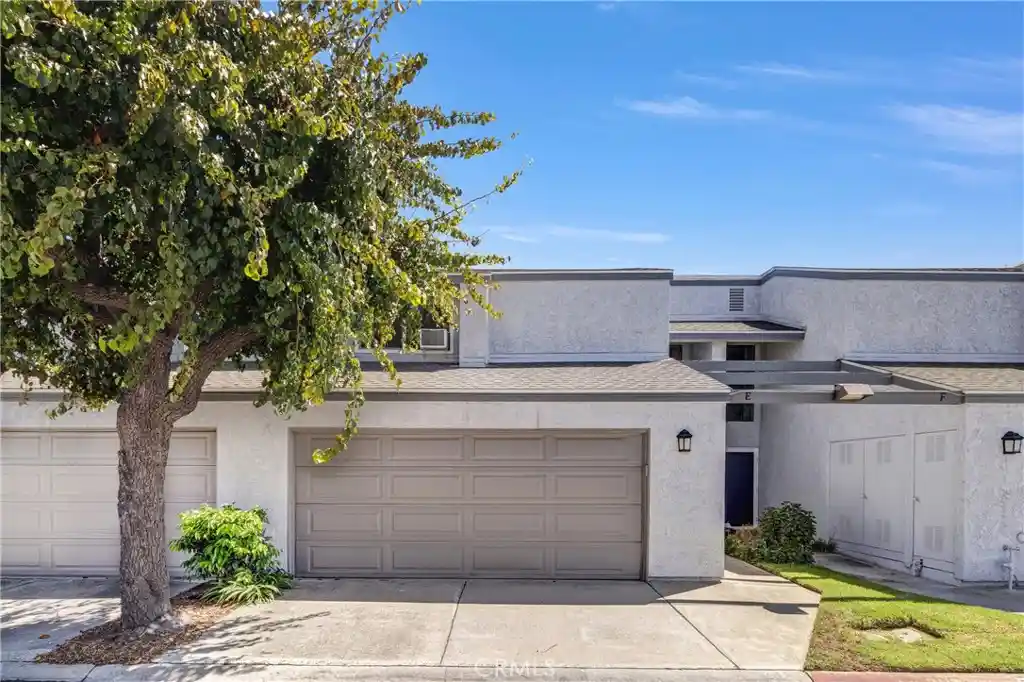 Listing Photo 2 - Condo for sale in 4828 W 5Th located at 4828 W 5Th, Santa Ana, CA 92703 - Unit 4828 West 5th