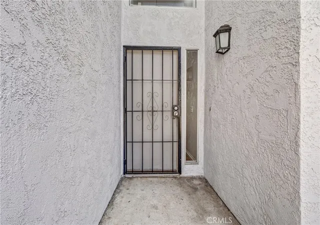 Listing Photo 4 - Condo for sale in building located at 4828 W 5Th, Santa Ana, CA 92703 - Unit #E