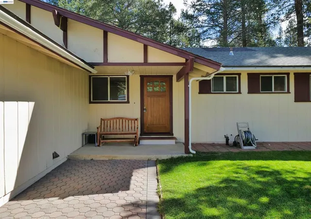 Photo 2 of Single family home for sale at 1423 Rancho Way, South Lake Tahoe, CA 96150 | MLS# 41148332 | Listing updated on 2026-10-07