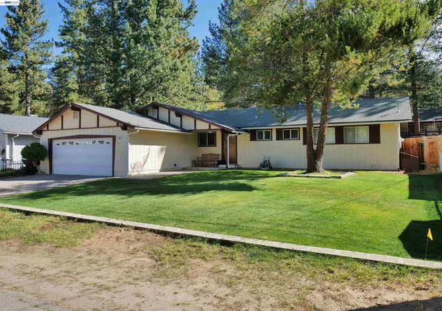 Photo 3 of Single family home for sale at 1423 Rancho Way, South Lake Tahoe, CA 96150 | MLS# 41148332 | Listing updated on 2026-10-07