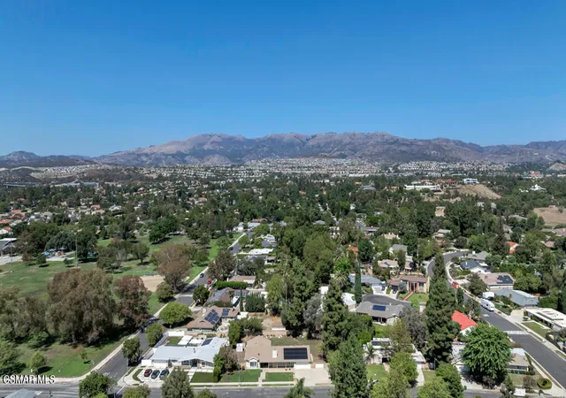 Photo 3 of Single family home for sale at 20325 Hiawatha St, Chatsworth, CA 91311 | MLS# 226004407 | Listing updated on 2026-09-28