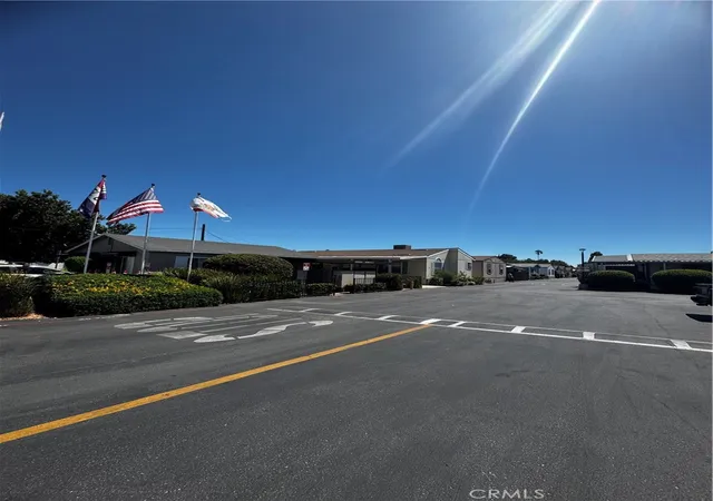 Photo 3 of Manufactured home for sale at 7560 Woodman #81, Van Nuys, CA 91405 | MLS# DW26198763 | Listing updated on 2026-09-15