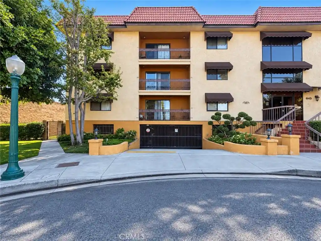 Condo for sale at 645 Balboa Ave #1C, Glendale, CA 91206 | MLS# SR26202350