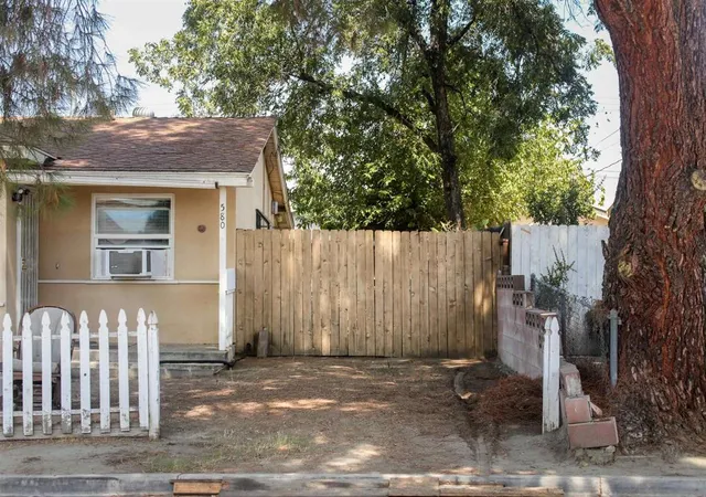 Photo 3 of Single family home for sale at 580 Kit, Hemet, CA 92543 | MLS# 260022614SD | Listing updated on 2026-09-16