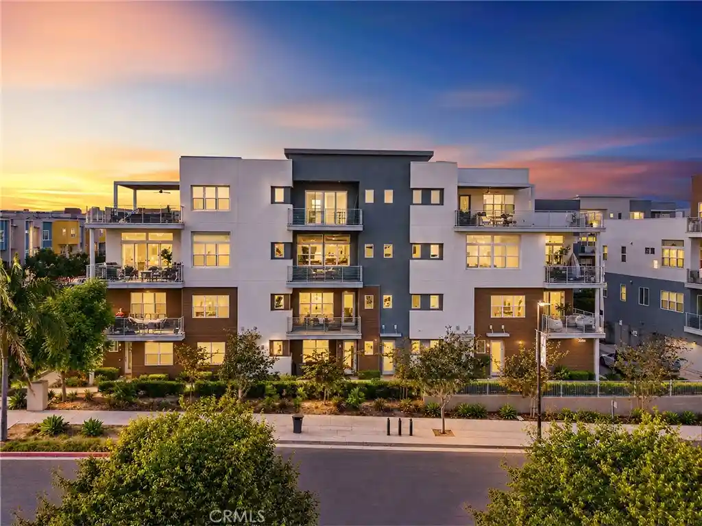 Listing Photo 1 - Condo for sale in 2088 Bravo located at 2088 Bravo, Chula Vista, CA 91915 - Unit 2088 Bravo