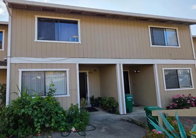 Photo 1 of Townhouse for sale at 433 Winchester Dr, Watsonville, CA 95076 | MLS# ML82061405 | Listing updated on 2026-09-25