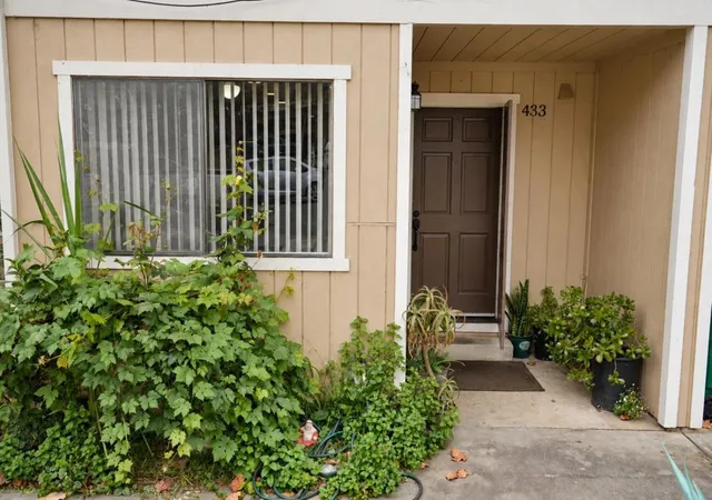 Photo 2 of Townhouse for sale at 433 Winchester Dr, Watsonville, CA 95076 | MLS# ML82061405 | Listing updated on 2026-09-25