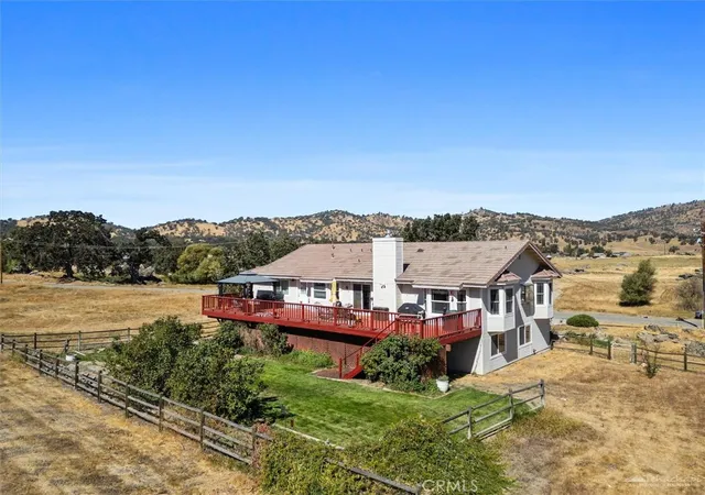Photo 3 of Single family home for sale at 28360 Burning Tree Dr, Tehachapi, CA 93561 | MLS# PI26202463 | Listing updated on 2026-09-18