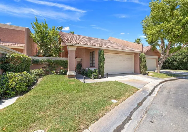 Listing Photo 5 - Condo for sale in building located at 76591 Rudy Ct, Palm Desert, CA 92211