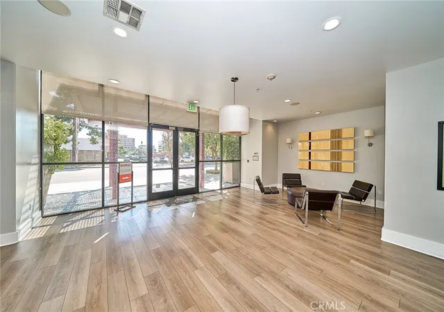 Listing Photo 4 - Condo for sale in building located at 931 E Walnut, Pasadena, CA 91106 - Unit #607