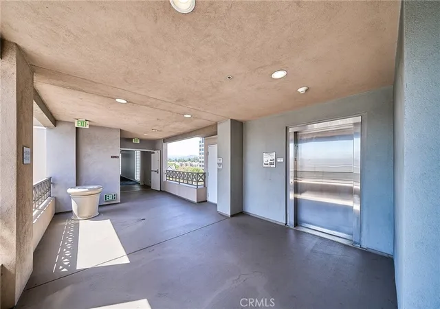 Listing Photo 5 - Condo for sale in building located at 931 E Walnut, Pasadena, CA 91106 - Unit #607