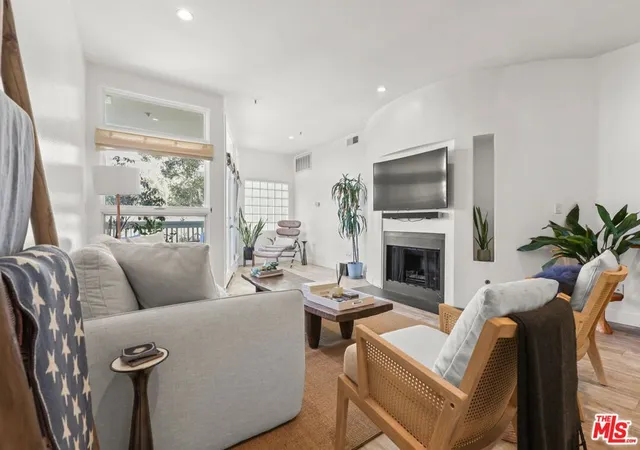 Photo 3 of Condo for sale at 2913 3rd Street #306, Santa Monica, CA 90405 | MLS# 26984623 | Listing updated on 2026-10-06