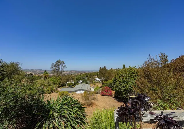 Photo 3 of Sale Pending at 3159 Blackwell Dr, Vista, CA 92084 | MLS# NDP2608665 | Listing updated on 2026-09-22