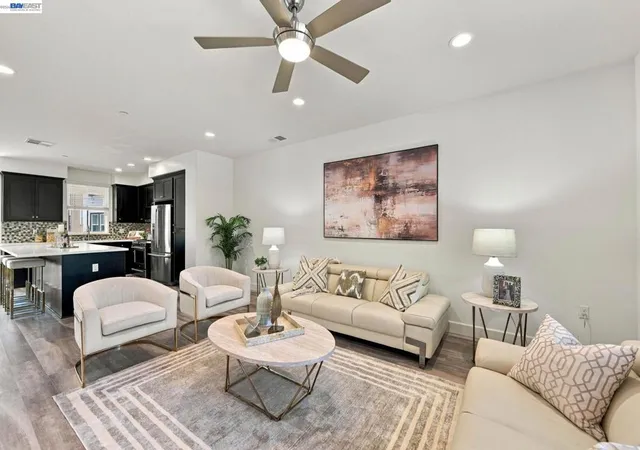 Townhouse for sale at 33483 Alvarado Niles Rd, Union City, CA 94587 | MLS# 41148381