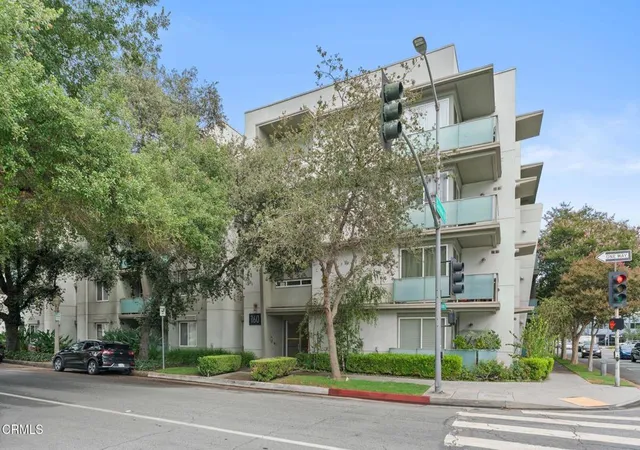 Photo 1 of Condo for sale at 160 S Hudson Ave #105, Pasadena, CA 91101 | MLS# P1-28856 | Listing updated on 2026-09-21