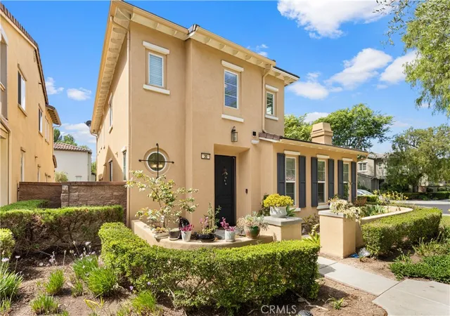 Listing Photo 1 - Condo for sale in building located at 30 Bombay, Irvine, CA 92620 - Unit #