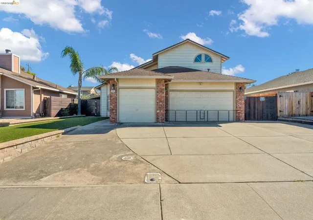 Photo 3 of Sale Pending at 1695 Ponderosa Dr, Oakley, CA 94561 | MLS# 41148407 | Listing updated on 2026-10-01