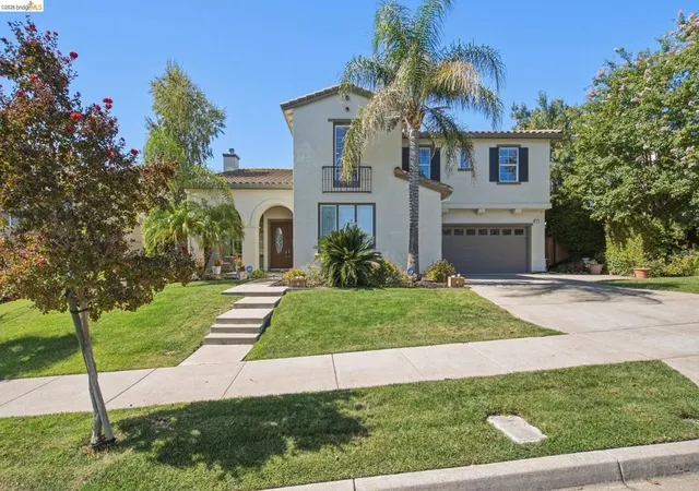Photo 3 of Sale Pending at 171 E Country Clb Dr, Brentwood, CA 94513 | MLS# 41148422 | Listing updated on 2026-09-28