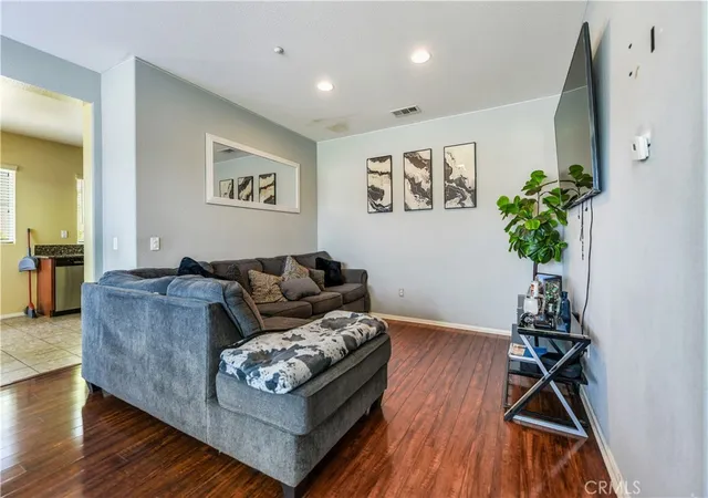 Listing Photo 4 - Condo for sale in building located at 15223 Drexel Ct, Lake Elsinore, CA 92532 - Unit #102