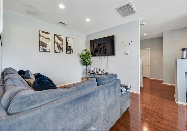 Listing Photo 5 - Condo for sale in building located at 15223 Drexel Ct, Lake Elsinore, CA 92532 - Unit #102