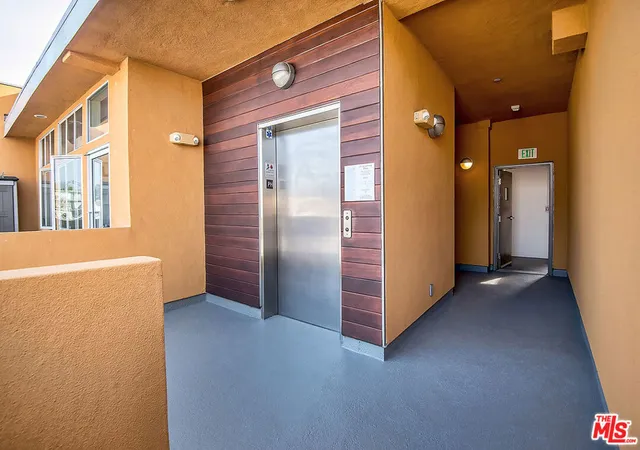 Listing Photo 4 - Condo for sale in building located at 2216 Main St, Santa Monica, CA 90405 - Unit #8 Units