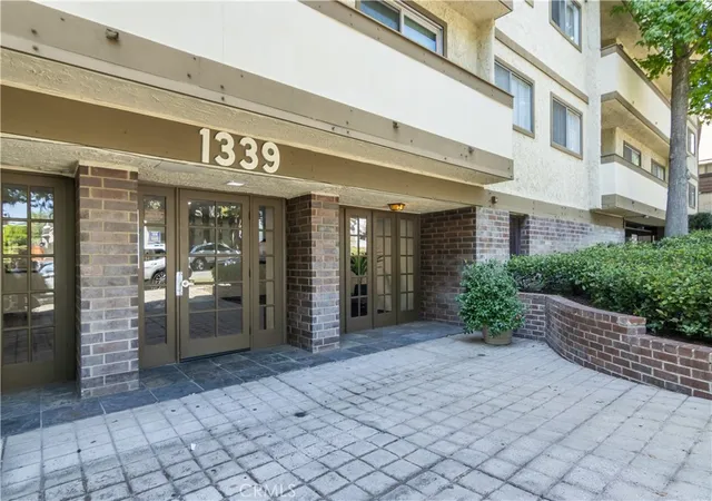 Photo 3 of Condo for sale at 1339 N Columbus #106, Glendale, CA 91202 | MLS# BB26202928 | Listing updated on 2026-10-11