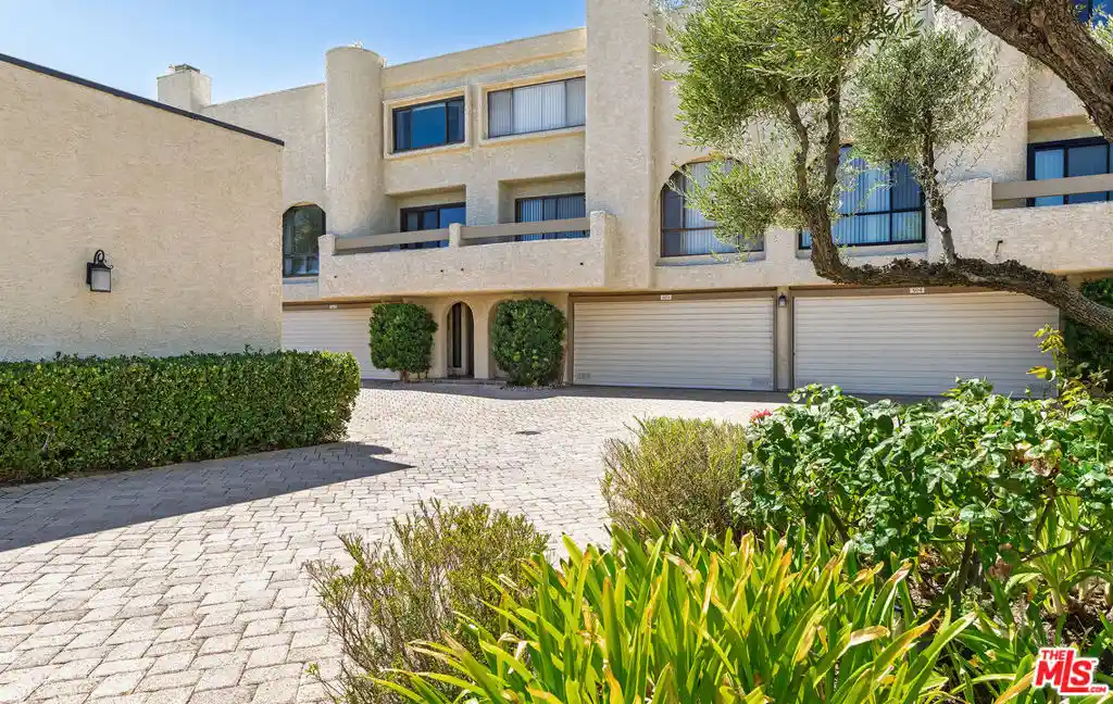 Listing Photo 1 - Condo for sale in 4247 Freedom Dr located at 4247 Freedom Dr, Calabasas, CA 91302 - Unit #502