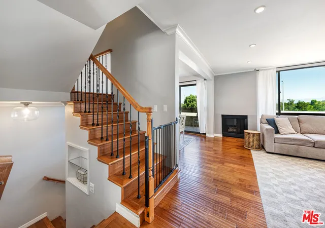 Listing Photo 3 - Condo for sale in building located at 4247 Freedom Dr, Calabasas, CA 91302 - Unit #502