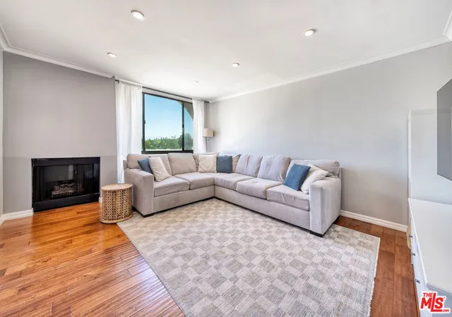Listing Photo 5 - Condo for sale in building located at 4247 Freedom Dr, Calabasas, CA 91302 - Unit #502