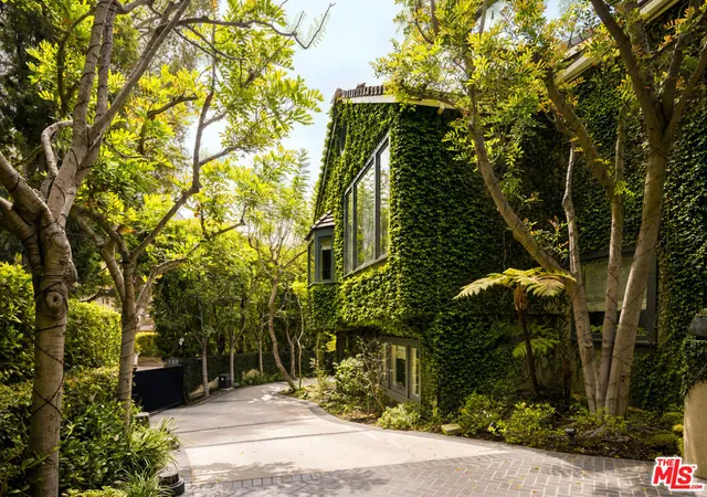 Photo 2 of Mansion for sale at 9910 Tower Ln, Beverly Hills, CA 90210 | MLS# 26915349 | Listing updated on 2026-09-24