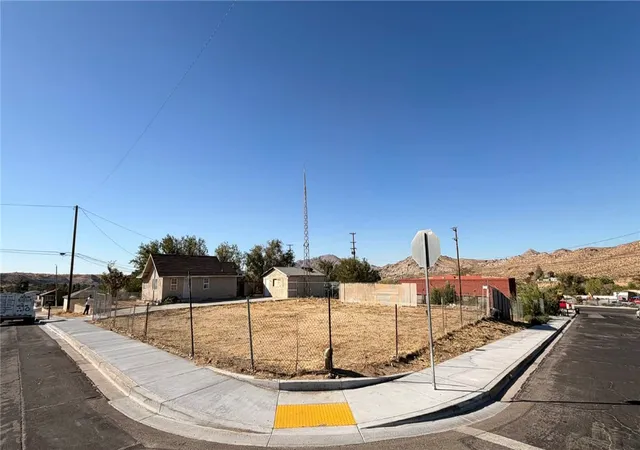 Photo 3 of Single family home for sale at 17042 C St, Victorville, CA 92395 | MLS# CV26203117 | Listing updated on 2026-09-21