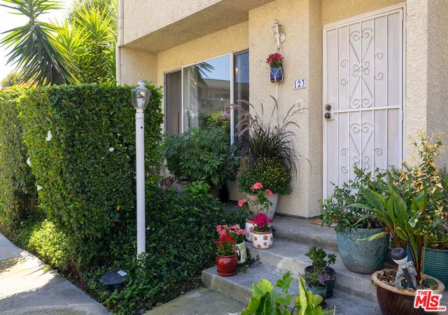 Photo 2 of Condo for sale at 4558 Willis Ave #123, Sherman Oaks, CA 91403 | MLS# 26989125 | Listing updated on 2026-10-08