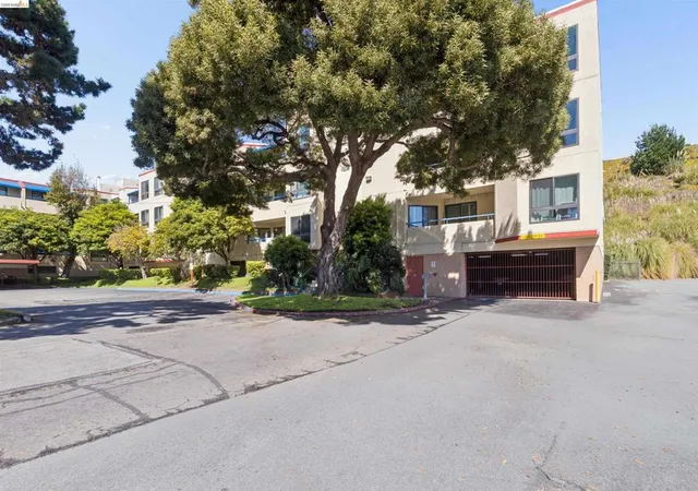 Photo 3 of Condo for sale at 1551 Southgate Ave #368, Daly City, CA 94015 | MLS# 41148459 | Listing updated on 2026-10-08