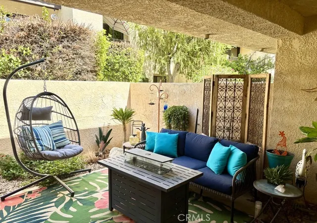 Listing Photo 4 - Condo for sale in building located at 200 E Racquet Clb, Palm Springs, CA 92262 - Unit #45