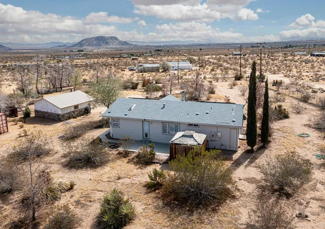 Photo 2 of Manufactured home for sale at 1959 Yetters Ln, Landers, CA 92285 | MLS# 219152807PS | Listing updated on 2026-09-17