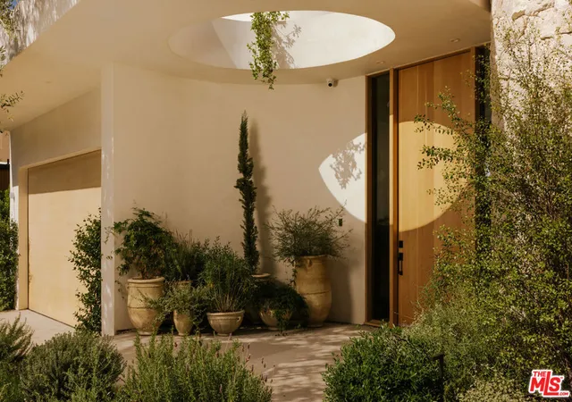 Photo 3 of Mansion for sale at 3712 Goodland Ave, Studio City, CA 91604 | MLS# 26989011 | Listing updated on 2026-10-07
