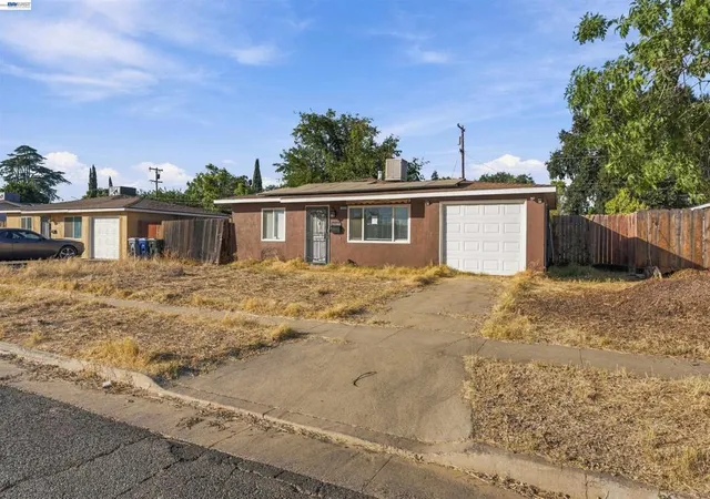 Photo 1 of Single family home for sale at 1223 W Santa Fe Ave, Merced, CA 95340 | MLS# 41148492 | Listing updated on 2026-09-23