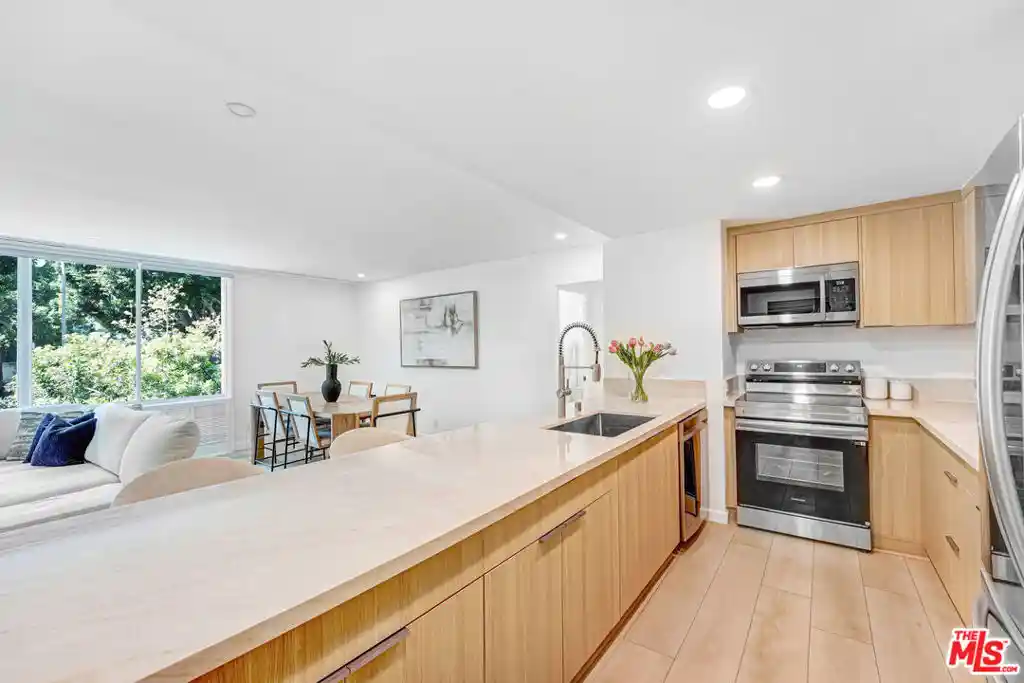 Listing Photo 2 - Condo for sale in 2170 Century Pkwy located at 2170 Century Pkwy, Los Angeles, CA 90067 - Unit #208