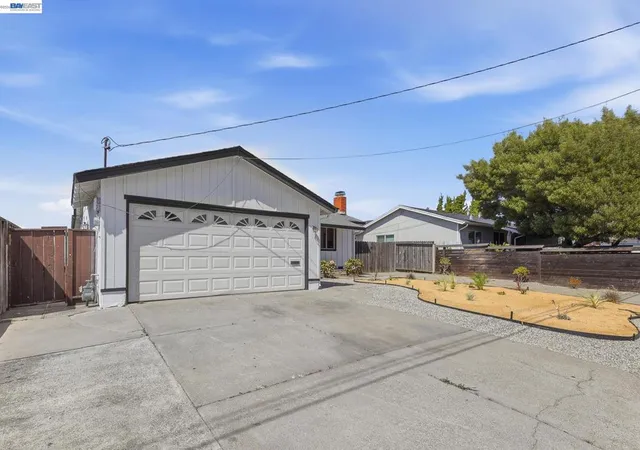Photo 3 of Single family home for sale at 2167 Cypress Ave, San Pablo, CA 94806 | MLS# 41148504 | Listing updated on 2026-10-07